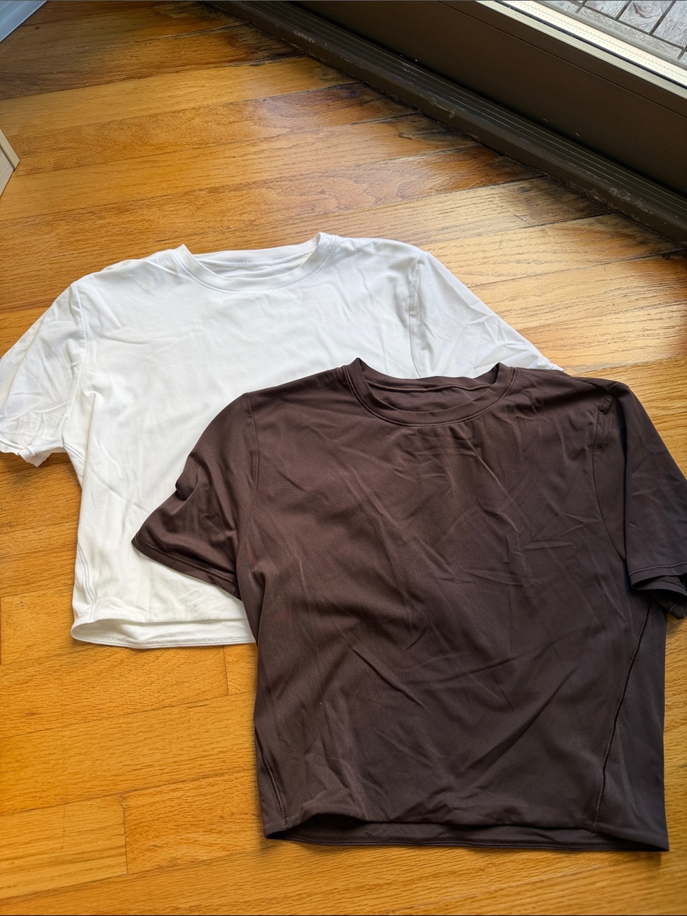 Lululemon Women’s Short-Sleeve Wunderunder cropped Tee — Brown & White Pack